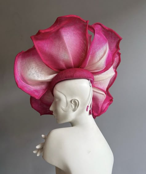 Headpiece Flowers, Fashion Headpiece, Handmade Halloween Costumes, Flower Costume, Dancing Drawings, Burlesque Costumes, Textiles Projects, Types Of Hats, Gown Pattern