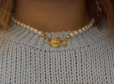 Vivienne Westwood Pearl Necklace Gold, Vivian Westwood Pearl Necklace, Vivien Westwood Necklace, Vivienne Westwood Pearl Necklace Outfit, Vivienne Westwood Necklace Aesthetic, Vivian Westwood Necklace, Pearl Necklace Vivienne Westwood, Necklace Outfit Ideas, Westwood Pearl Necklace