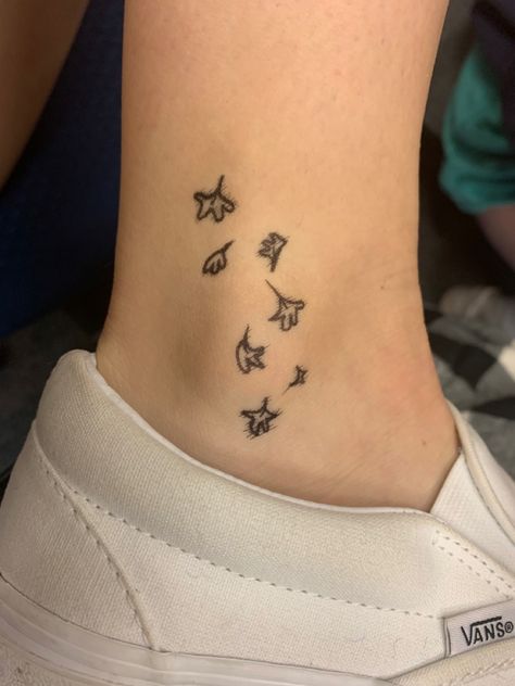 Small Heartstopper Tattoo, Heart Stopper Tattoo Ideas, Easy Meaningful Tattoos, Heartstopper Leaves Tattoo, Heart Stopper Tattoo, Subtle Queer Tattoos, Heartstopper Tattoo Ideas, Unless Tattoo, Heart Stopper Leaves