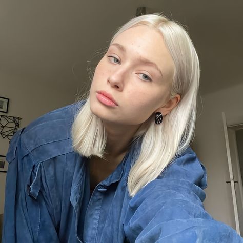 Short Platinum Hair, Blonde Hair Pale Skin, Short Platinum Blonde Hair, Ice Blonde Hair, Hair Pale Skin, White Blonde Hair, Bleach Blonde Hair, Ash Blonde Hair, Platinum Hair