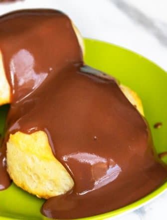 Chocolate Gravy Recipe, Chocolate Gravy, Vanilla Extract Recipe, Chocolate Dipped Fruit, Dessert Candles, Gravy Recipe, Bake Desserts, Biscuits And Gravy, Gravy Recipes