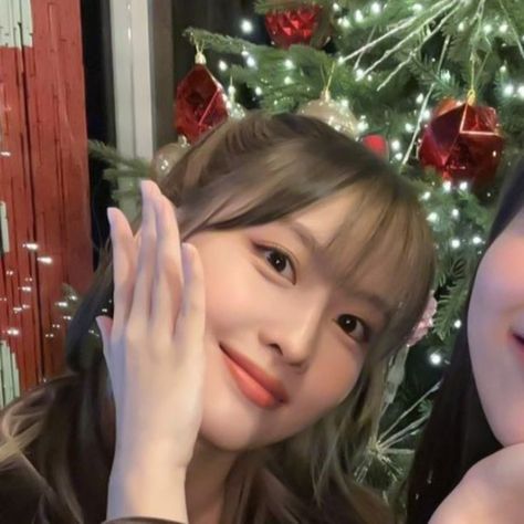 Twice Christmas, Momo Nayeon, Twice Momo, Share Icon, Match Icons, Kpop Couples, Kim Sun, Christmas Icons, Couples Icons