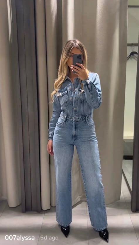 Zara Jeans Jumpsuit, Denim Jumpsuit Winter, Ally Yost Outfit, Denim Jumpsuit Outfit Fall, Denim Jumpsuit Outfit Casual, Zara Denim Jumpsuit, Jean Jumpsuit Outfit, Denim Jumpsuit Outfit, All Denim Outfits