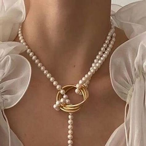 Luxury Pearl Choker Necklace, Luxury Pearl Necklace As Statement Piece, Luxury Pearl Choker For Women, Statement Pearl Choker, Luxury Elegant Pearl Embellished Choker, Famous Jewelry Designers, Chanel Jewelry Necklace, Jewelry Rendering, Jewelry Design Inspiration