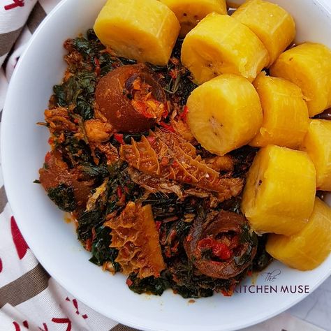 Boiled Plantain & Efo Riro 😍 One of my absolute favourite things to eat 😋 Semi ripe plantain and efo riro with all the works 😍 I can… Boiled Plantain Recipes, Plantain Meals, Boiled Plantains, Efo Riro, Nigeria Food, African Recipes Nigerian Food, Amazing Food Platters, Homemade Pillows, Plantain Recipes