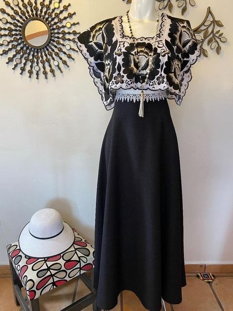 Mexican Office Outfit, Huipil Outfit, Mexican Fancy Dress, Hispanic Clothing, Outfit Mexicano, Fiesta Dress, Mexican Fashion, Mexican Outfit, Stylish Fall Outfits