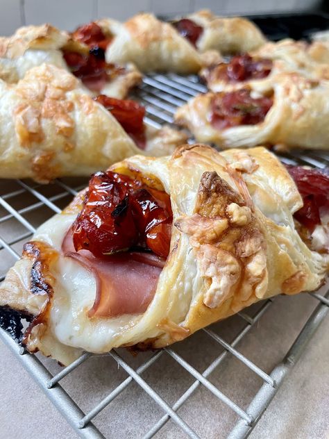 Savory Danish, Ham Slices, Savoury Tarts, Bread Head, Danish Pastries, Cheese Puff Pastry, Danish Pastry, Savory Pastry, Savory Tart