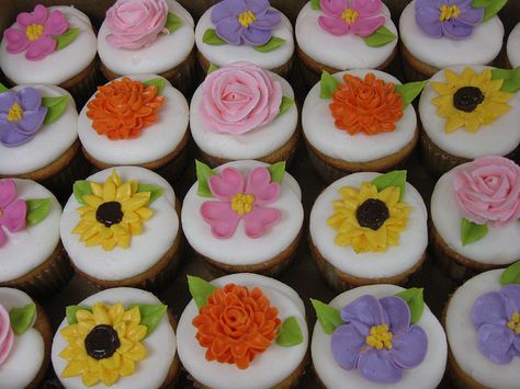 Wildflower Cupcakes -great idea instead of a wedding cake Colorful Wedding Cupcakes, Wildflower Wedding Cupcakes, Wild Flower Graduation Party, Wildflower Graduation Party, Wild Flower Cupcakes, Wildflower Cupcakes, Wildflower Cake, Wildflower Birthday Party, Wildflower Party