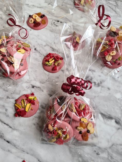 Ruby Chocolate Mendiants – Kitchen Feasts Chocolate Mendiants Packaging, Homemade Chocolate Business Ideas, Homemade Chocolate Packaging Ideas, Homemade Chocolate Packaging, Ruby Chocolate Recipes, Chocolate Wrapping Ideas, Chocolate Design Ideas, Chocolate Packaging Ideas, Chocolate Mendiants