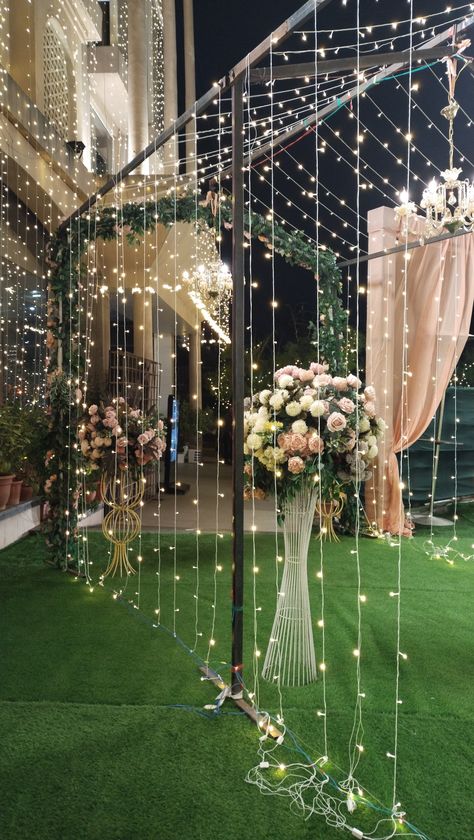 Wedding Hall Wall Design, Party Entry Decorations, Party Entrance Decoration Entryway, Graduation Entrance Decoration, Entrance Decoration Entry Ways, Entryway Wedding Decor, Prom Entrance Ideas, Wedding Entrance Decor Entryway, Event Entrance Decor