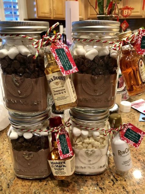 Hot Chocolate Present, Diy Boozy Christmas Gifts, Spiked Hot Chocolate Gift, Adult Hot Chocolate Gift, Boozy Christmas Gifts, Boozy Hot Chocolate Gift, Baileys Hot Chocolate Gift, Booze Basket Ideas, Alcohol Christmas Gifts