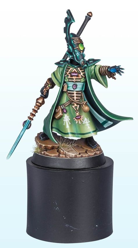 Eldar Farseer by Sten Frodin Eldar Colour Scheme, Eldar Farseer, Craftworld Eldar, Modelling Inspiration, Eldar 40k, 40k Eldar, Golden Demon, Warhammer 40k Figures, Marvel Legends Action Figures