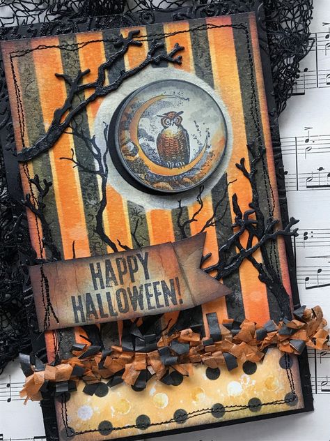 Tim Holtz Crafts, Halloween Paper Crafts, Halloween Tutorial, Carte Halloween, Halloween Cards Handmade, Halloween Scrapbook, Halloween Tags, Halloween Banner, Halloween Books