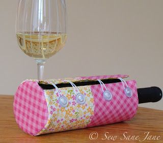 Cozy Wine Koozie « modafabrics Fabric Wine Bags, Wine Cozy, Diy Wine Bottle, Bottle Cozy, Moda Bake Shop, Bottle Koozies, Bottle Cozies, Start Quilting, Wine Bottle Covers