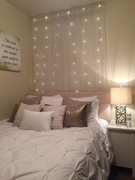 Bedroom Decor Lights, Neutral Bedrooms, Dekorasi Kamar Tidur, Relaxing Bedroom, Teen Bedroom Decor, Girl Bedroom Decor, City Living, Cozy Room, Room Inspiration Bedroom