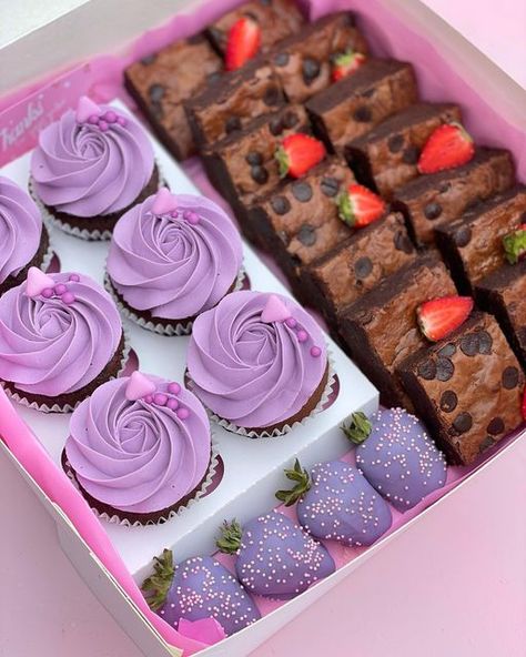 Cupcake Treat Box Ideas, Birthday Cookie Box Ideas, Bakery Gift Box Ideas, Dessert Bento Box Ideas, Cupcake Valentine Box Ideas, Baked Goods Box Ideas, Assorted Dessert Box Ideas, Dessert Sampler Box Ideas, Bakery Treat Boxes