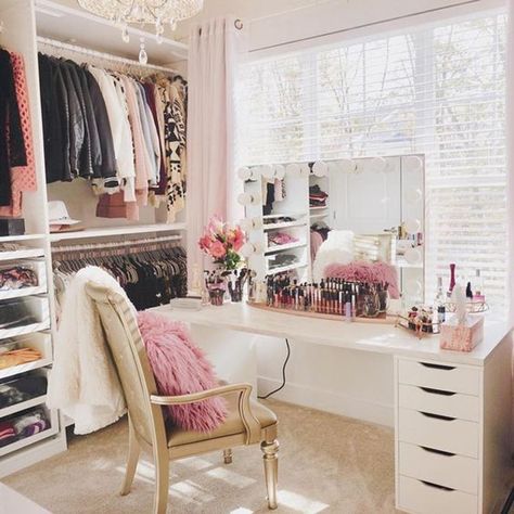 40 Feminine Makeup Room Ideas That Women Must Have | Home Design And Interior Dream Decorations, Louisiana House, Closets Design, Princess Palace, Closet Vanity, Makeup Room Decor, Closet Decor, Closet Room, Vanity Room