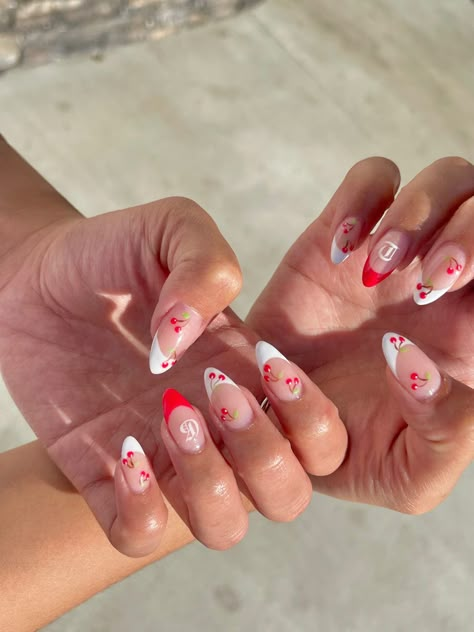 Cute Almond Nails With Initials, French Tip Nails With M Initial, Mail Inspo With Initial, Gel Nail Designs With Initials, Spring Nails With Initials, Letter D Nail Design, Valentines Nail With Initial, Valentines Day Nails With An Initial, Nail Designs With Bf Initials