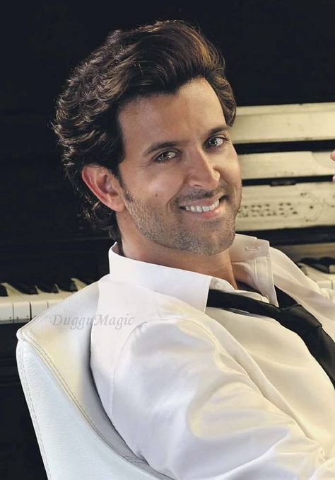 hrithik Hrithik Roshan Dance, Hrithik Roshan Hairstyle, Childhood Images, Stylish Men Wear, 90s Actors, Gents Hair Style, Best Physique, New Photo Style, Cute Couple Dp