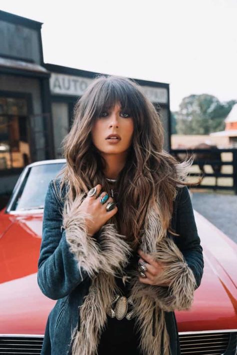 Ella Langley Sparks Hairstyle Trend Across Social Media - Country Now Elle Langley Hair, Elle Langley, Ella Langley Aesthetic, Ella Langley Bangs, Ella Langley Outfits, Ella Langley Hair, Lainey Wilson Hair, Braids Long Hairstyles, Ella Langley