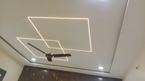 Simple False Ceiling Design, Simple Bed Designs, Interior Design Living Room Modern, Bedroom Pop Design, Simple Ceiling Design, Down Ceiling Design, House Ceiling, New Ceiling Design, Pvc Ceiling Design