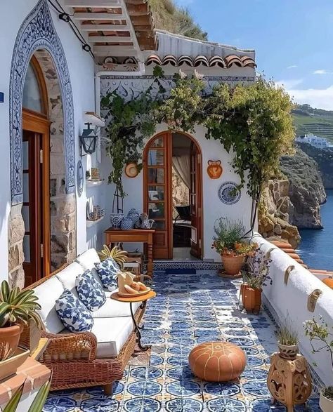 Greece Villa, Dream Life House, Casas Coloniales, Mediterranean Home, Mediterranean Homes, Dream House Interior, Mediterranean Style, Spanish Style, Design Styles