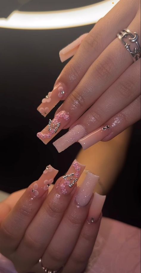 Nails With Star Charms, Mail Inspo Square, Star Charm Nails, Pink Quinceanera Nails, Acrylic Nails With Charms, Quince Nails, Quinceanera Nails, Tapered Square Nails, Acrylic Toes