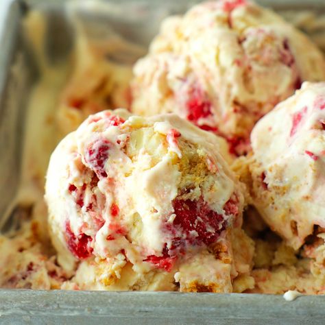 three scoops of ice cream with strawberry sauce and graham cracker throughout Sweet Cream Ice Cream, Peach Ice Cream Recipe, Strawberry Cheesecake Ice Cream, Golden Oreo, Peach Melba, British Desserts, Peach Ice Cream, Cheesecake Ice Cream, Summer Ice Cream