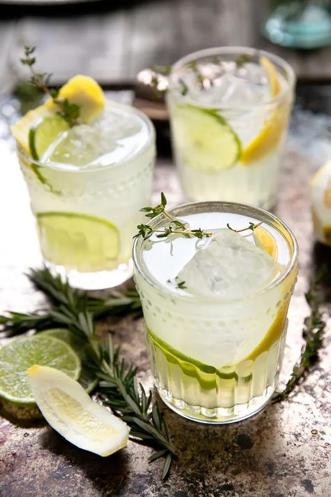 Get ideas for 12 easy Limoncello Cocktails you can make all summer long! These refreshing, thirst-quenching drinks with Limoncello are a must-try for every citrus liqueur lover. Use store-bough Limoncello or make your own with a simple Italian recipe. Cocktails Easy, Limoncello Cocktails, Negroni Recipe, Paloma Recipe, Limoncello Recipe, Homemade Limoncello, Gin Cocktail Recipes, Italian Recipes Easy, Iced Tea Recipes