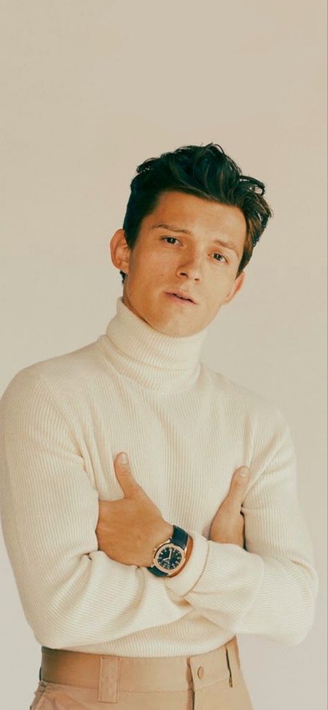 Tom Holland Outfits Casual, Tom Holland Fashion, Tom Holland Style, Tom Holland Hair, Tom Holland Haircut, Mickey Mouse Letters, Middle Hair, Gentleman Outfit, Mens Haircuts