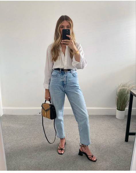 Mom Jeans Professional Outfit, Business Jeans Outfit Casual Fridays, Business Casual Outfits Heels, Friday Outfit For Work Summer, Work Outfits Women Summer Casual Fridays, Mom Jeans Office Outfit, Casual Work Outfits Women Office Simple, Friday Office Outfit Casual Jeans, Saturday Casual Outfit