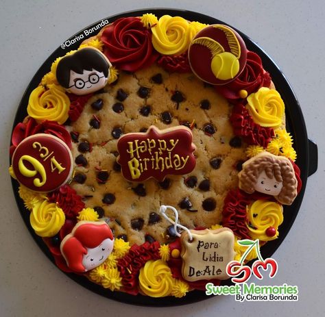 Cookie Cakes Decorated, Harry Potter Cookie, Chocochip Cookies, Birthday Cookie Cake, Giant Cookie Cake, Lotus Cake, Message Cookies, Giant Cookies, Cookie Cake Decorations