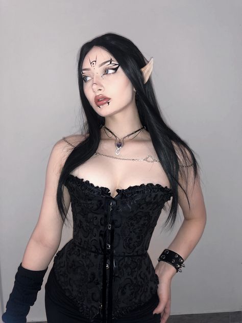 Dark Elf Female Costumes, Goth Elf Makeup, Dark Elf Outfit, Dark Fairy Halloween Costumes, Dark Fairy Cosplay, Dark Elf Costume, Dark Elf Cosplay, Dark Elf Makeup, Dark Fairy Costume