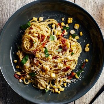 Corn Carbonara, Corn Sauce, Carbonara Ingredients, Epicurious Recipes, Italian Pasta Sauce, Carbonara Recipe, Flavored Bacon, Summer Dishes, Creamed Corn