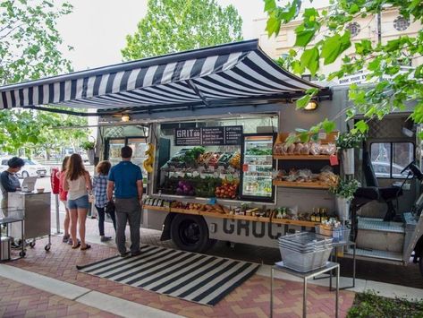 Food Truck Awning, Foodtrucks Ideas, Coffee Food Truck, Food Stall Design, Mobile Coffee Shop, Farmers Market Recipes, Food Truck Business, Food Cart Design, Coffee Truck