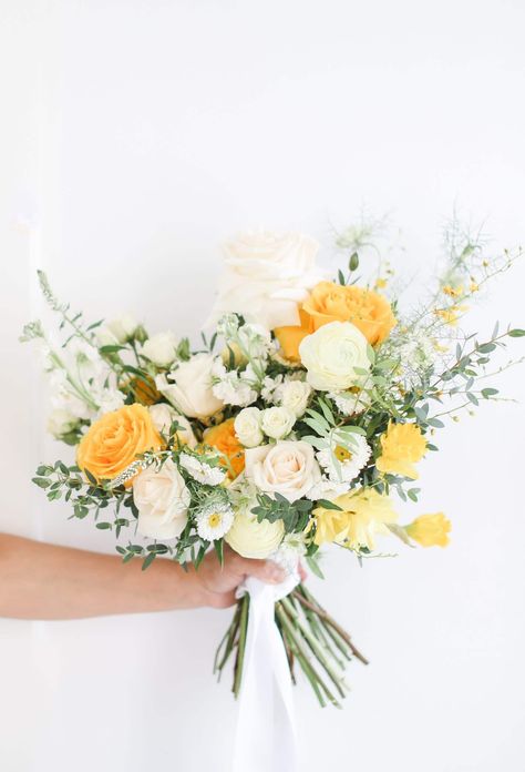 Wedding Bouquet Yellow, Yellow Flower Bouquet, Yellow Bridal Bouquet, Fresh Bridal Bouquets, Floral Bouquet Wedding, Bouquet For Bride, Yellow Bridal Bouquets, Simple Wedding Bouquets, Wedding Flower Packages