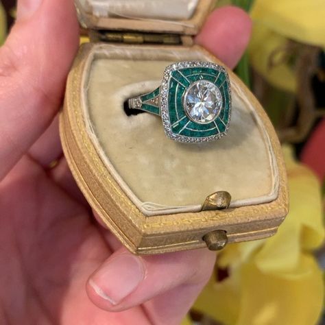 An Art Deco style emerald and diamond target dress ring listed for sale @jewellerydiscovery click the image to see more....… Emerald Design, Emerald Three Stone Ring, Target Ring, Antique Emerald Ring, Emerald Dresses, Emerald Rings, Target Dress, Diamond Ice, Target Dresses