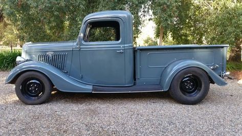 1935 1935 Ford Pickup, Truck Concept, Best Pickup Truck, Hot Rod Pickup, Riding Mowers, Vintage Pickup Trucks, Custom Cars Paint, Old Ford Trucks, Classic Ford Trucks