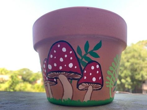 Painted Mushrooms, Plant Pots Crafts, Garden Crafts For Kids, Terra Cotta Pot Crafts Diy, Mushroom Paint, Plant Pot Design, Diy Pottery Painting, Pot Painting, Terra Cotta Pot