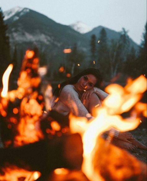 Camping Photo, Camping Photography, Shotting Photo, Photographie Portrait Inspiration, Have Inspiration, Foto Tips, Foto Poses, Fall Photoshoot, Trik Fotografi