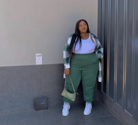 Plus Size Sweatpants Outfit, Plus Size College Outfits, Business Casual Outfits For Black Women, Valentines Day Looks, Outfit Ideas Sporty, Sweats Outfits, Winter Outfits Black Women, Winter Outfit Ideas For Women, Plus Size Business Attire