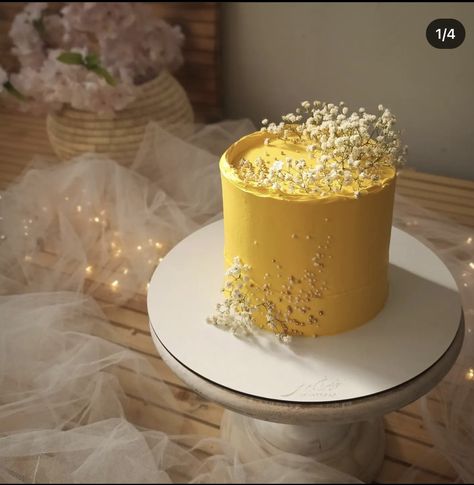 Yellow Color Cake Design, Simple Tall Cake, Birthday Cake Yellow Theme, Baby’s Breath Cake, Haldi Theme Cake, Cake Designs Yellow, Plain Cake Design, Yellow Cake Design Simple, Yellow Theme Cake