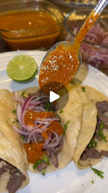 Guadalupe Lizbeth De La Mora Reynoso on Instagram: "Tacos de Bistec 🌮  Con mis tortillas Favoritas @elcomalproducts   #tacos #foodie #comida #receta #easyrecipe #recetas #cocinando #comidamexicana #sabores #delideli #momlife" Tacos Mexicanos, July 28, Tortillas, Mexican Food Recipes, Tacos, Quick Saves