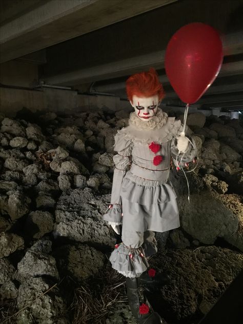 Pennywise Cosplay, Pennywise Costume, Cosplay Boy, My Nephew, Makeup And Hair, Family Costumes, Baby Costumes, Halloween Ideas, Halloween Costumes