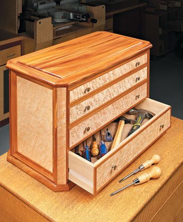 Benchtop Heirloom Tool Chest | Woodsmith Plans Woodwork Tools, Woodsmith Plans, Intarsia Wood Patterns, Tool Box Diy, Wood Tool Box, Tool Chests, Plywood Projects, Wooden Tool Boxes, Woodworking Workbench