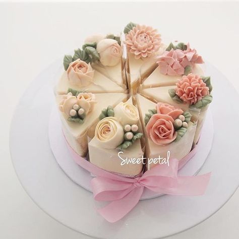 Our signature slice cake Slice Cake, Buttercream Flower Cake, Just Cakes, Gorgeous Cakes, Floral Cake, Fancy Cakes, Buttercream Cake, Cake Creations, Pretty Cakes