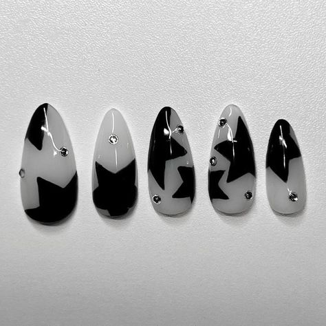 Kpop Inspo Nails, Nail Idea Black, Kpop Nails Designs, Sakura Nails, Kpop Nail Art, Cute Nail Styles, Nails Kpop, Paznokcie Hello Kitty, Sakura Lesserafim