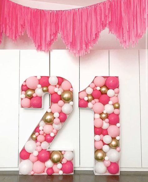 Mosaic letters/numbers - balloonswow 21st Birthday Diy, 21 Balloons, 21st Birthday Girl, 21st Bday Ideas, 21st Birthday Party, 21st Birthday Decorations, 21st Party, Birthday Balloon Decorations, Diy Birthday Decorations