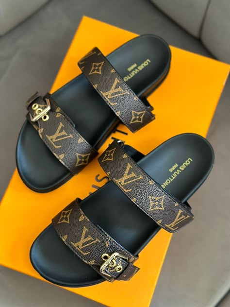 Lv Slippers, Women Slippers Fashion, Fashion Shoes Heels, Givenchy Women, Valentino Women, Louis Vuitton Boots, Louis Vuitton Sandals, Girly Images, Buckle Shoes