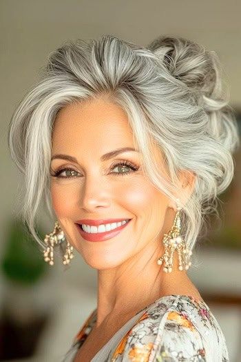 Crown Volume Hair, Long Hair Over 60 Aging Gracefully, Over 50 Long Hair, Hair Over 60 Aging Gracefully, 70 Year Old Women, Best Hairstyles For Women, Gorgeous Gray Hair, Grey Hair Inspiration, Haute Hair